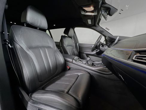 Used 2022 BMW X7 xDrive40i w/ M Sport Package AWD/4WD image 26