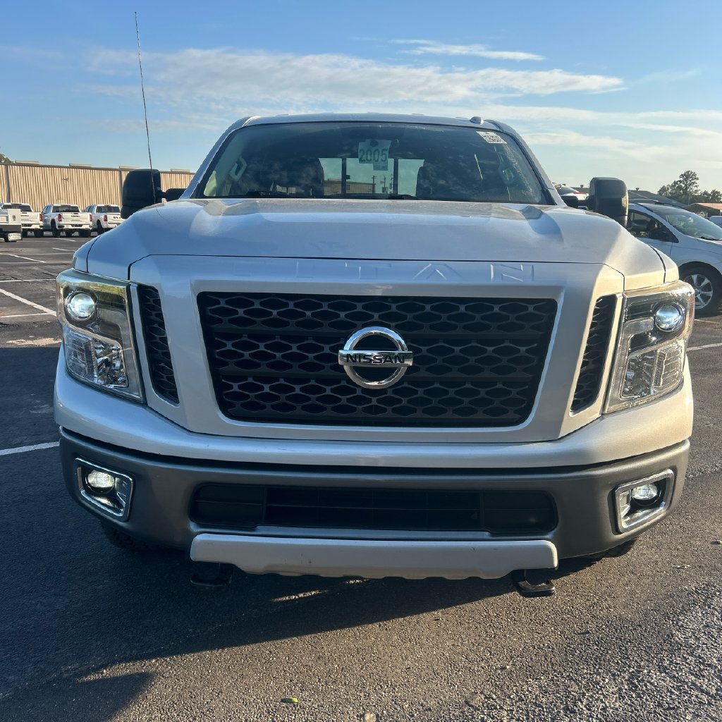 Used 2019 Nissan Titan PRO-4X AWD/4WD image 2