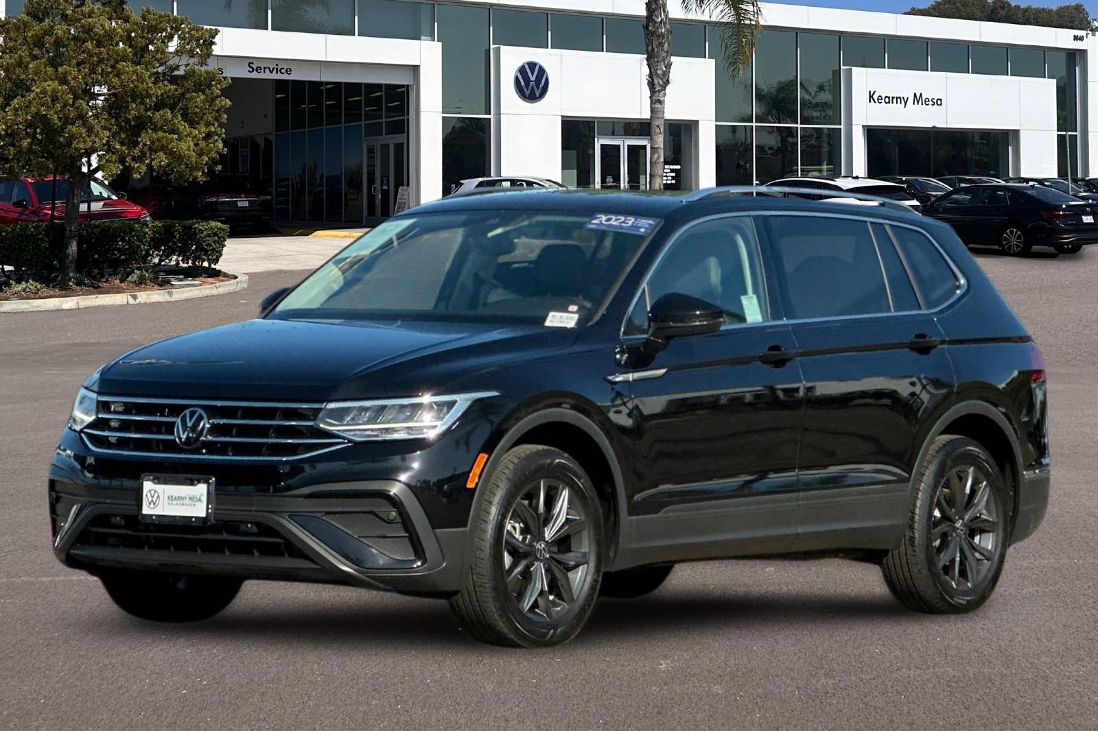 Used 2023 Volkswagen Tiguan SE w/ Panoramic Sunroof Package FWD image 8