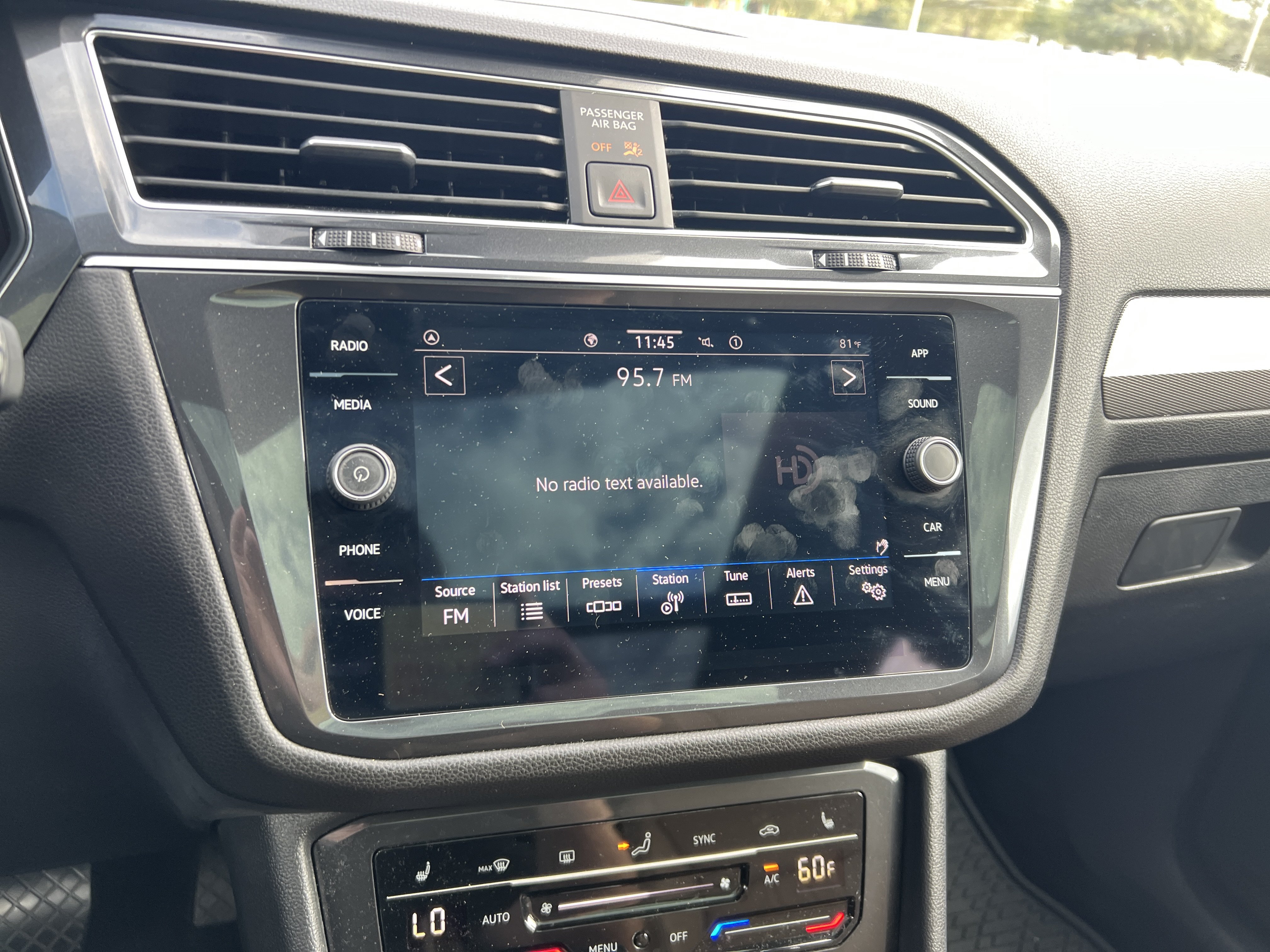 Used 2023 Volkswagen Tiguan SE w/ Panoramic Sunroof Package FWD image 19