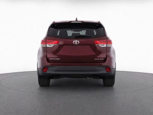 Used 2019 Toyota Highlander XLE AWD/4WD image 6