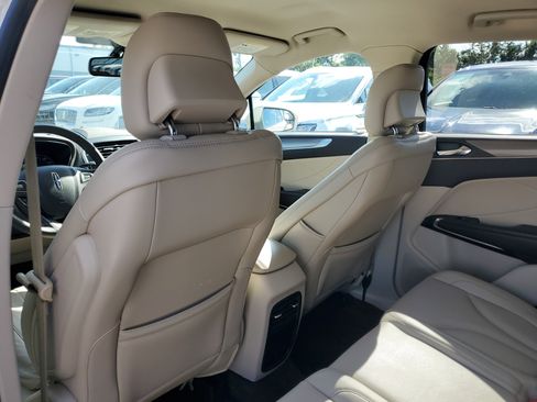 Used 2017 Lincoln MKC Premiere image 11