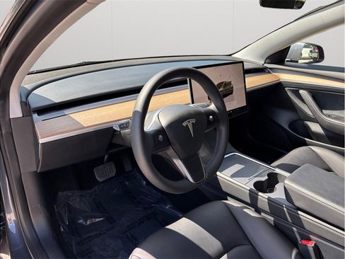 Used 2023 Tesla Model 3 Standard Range RWD image 6