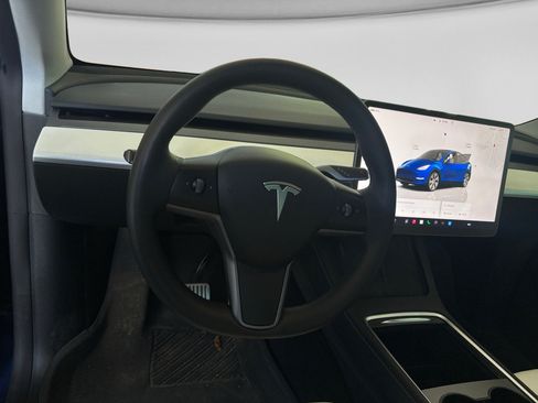 Used 2022 Tesla Model Y Long Range AWD/4WD image 5