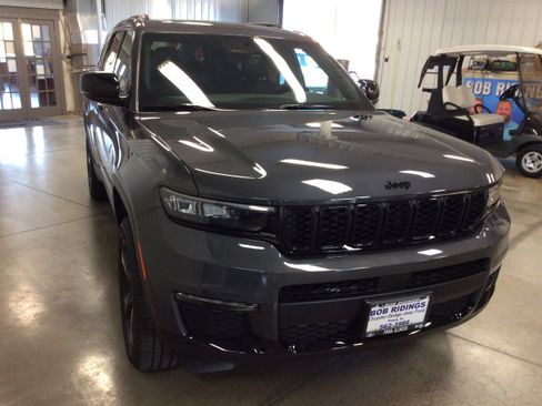 New 2025 Jeep Grand Cherokee L Limited w/ Black Appearance Package image 8