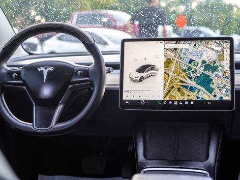 Used 2023 Tesla Model 3 Standard Range RWD image 10