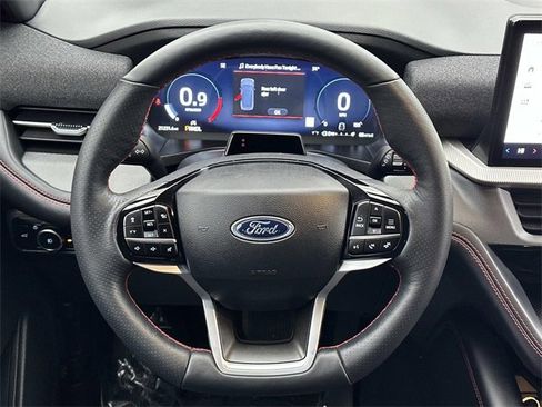 Used 2025 Ford Explorer ST-Line w/ ST-Line Street Pack image 11