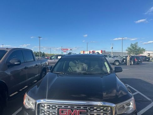 Used 2019 GMC Acadia Denali w/ Technology Package FWD image 3