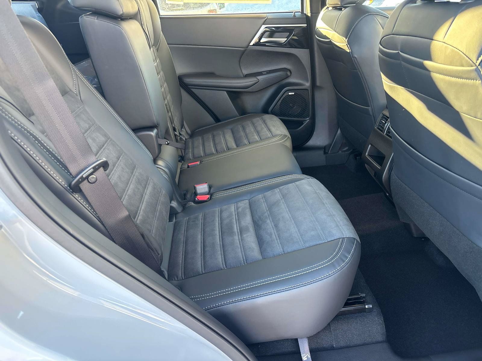 New 2026 Mitsubishi Outlander SE AWD/4WD image 6