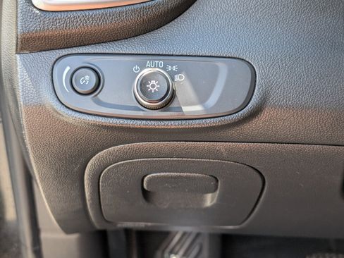 Used 2020 Chevrolet Trax LT w/ LT Convenience Package image 36