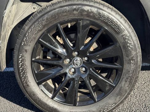 Used 2019 Toyota Highlander SE FWD image 17