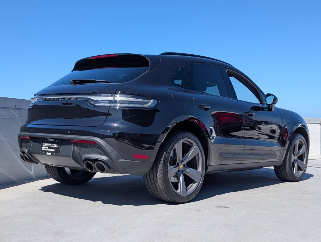 Certified 2025 Porsche Macan AWD/4WD image 23