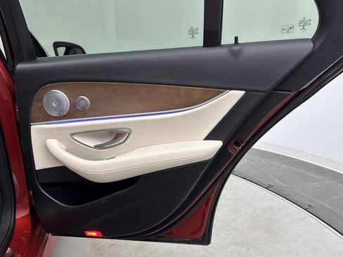 Used 2017 Mercedes-Benz E 300 image 31