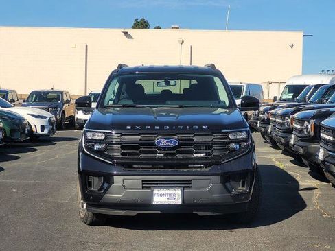 New 2026 Ford Expedition Active image 2