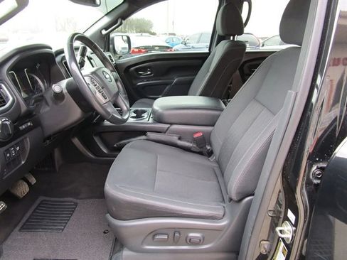 Used 2019 Nissan Titan SV w/ SV Convenience Package image 12