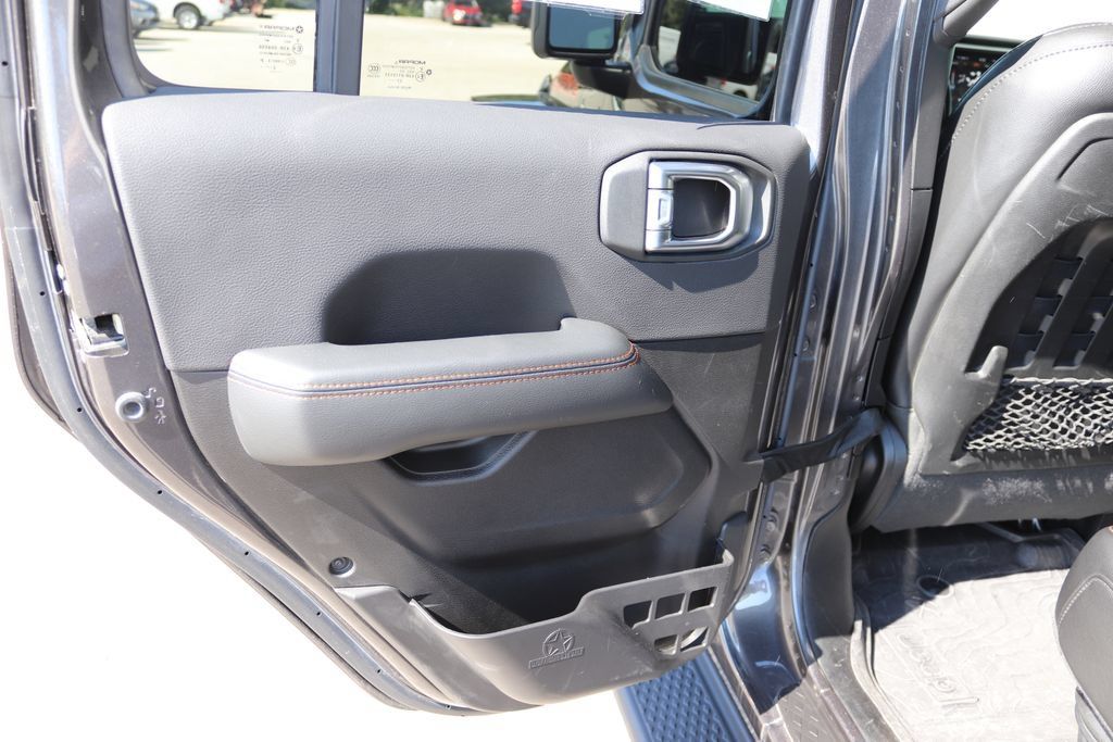 Used 2023 Jeep Gladiator Mojave w/ LED Lighting Group AWD/4WD image 11