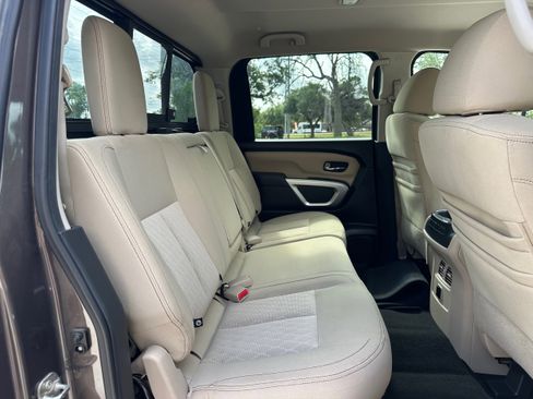 Used 2016 Nissan Titan SV image 13