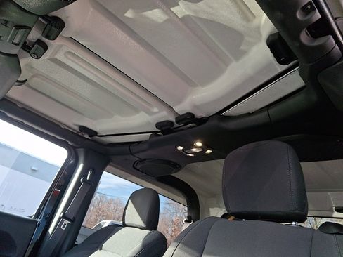 Used 2023 Jeep Wrangler Sport S image 21