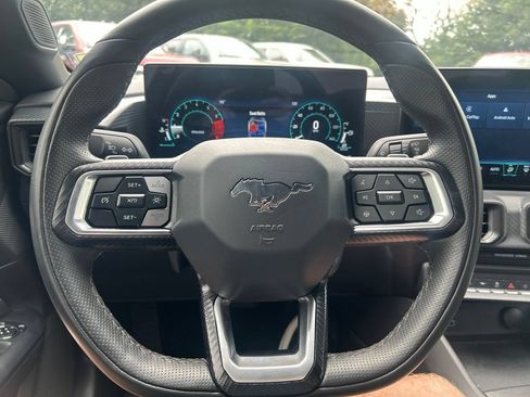Used 2025 Ford Mustang Coupe RWD image 20