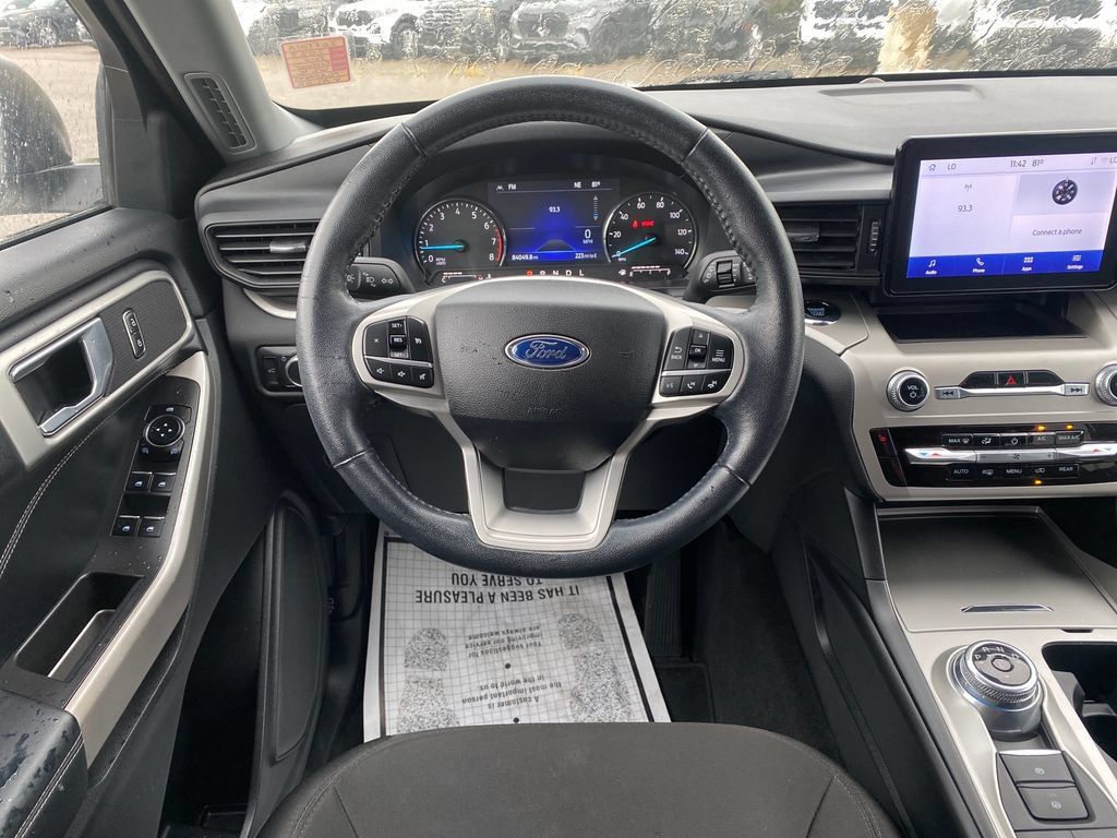 Used 2023 Ford Explorer XLT AWD/4WD image 20