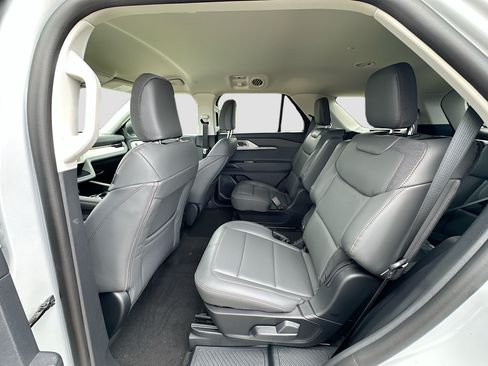 New 2026 Ford Explorer Active w/ Active Comfort Package RWD image 17