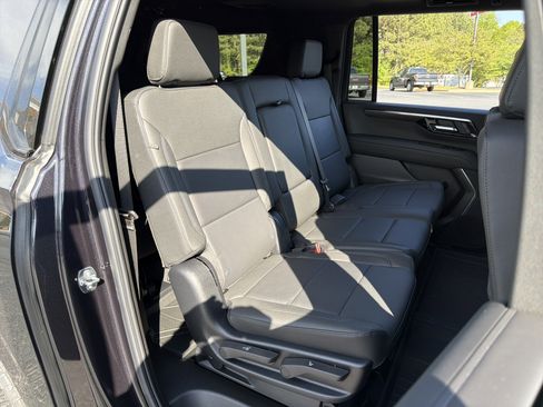 New 2026 Chevrolet Suburban Z71 image 15