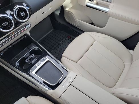 Used 2025 Mercedes-Benz GLA 250 4MATIC image 21