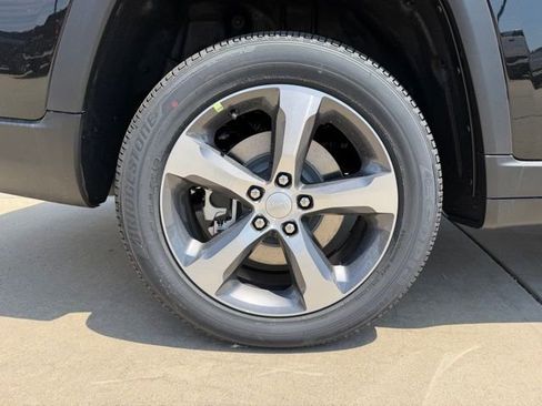 New 2026 Jeep Grand Cherokee L Limited AWD/4WD image 9