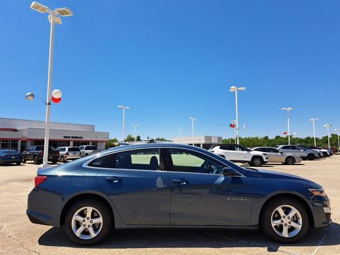 Used 2024 Chevrolet Malibu LT FWD image 3