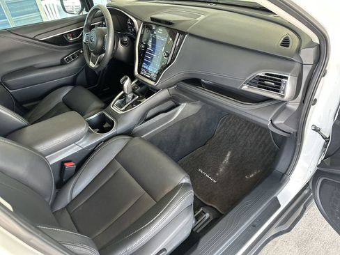 Used 2025 Subaru Outback Limited AWD/4WD image 37