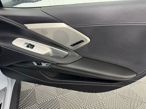 Used 2021 Chevrolet Corvette Stingray w/ Z51 Performance Package image 24