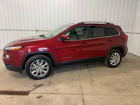 Used 2017 Jeep Cherokee Limited AWD/4WD image 2