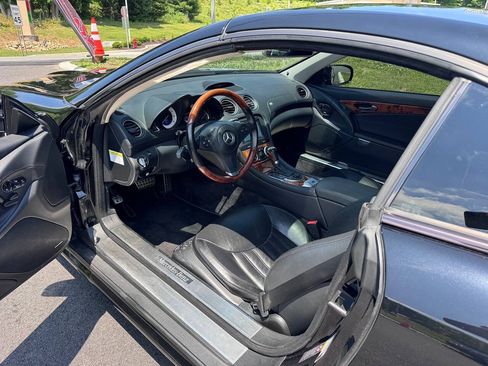 Used 2009 Mercedes-Benz SL 550 w/ Premium I Pkg image 10