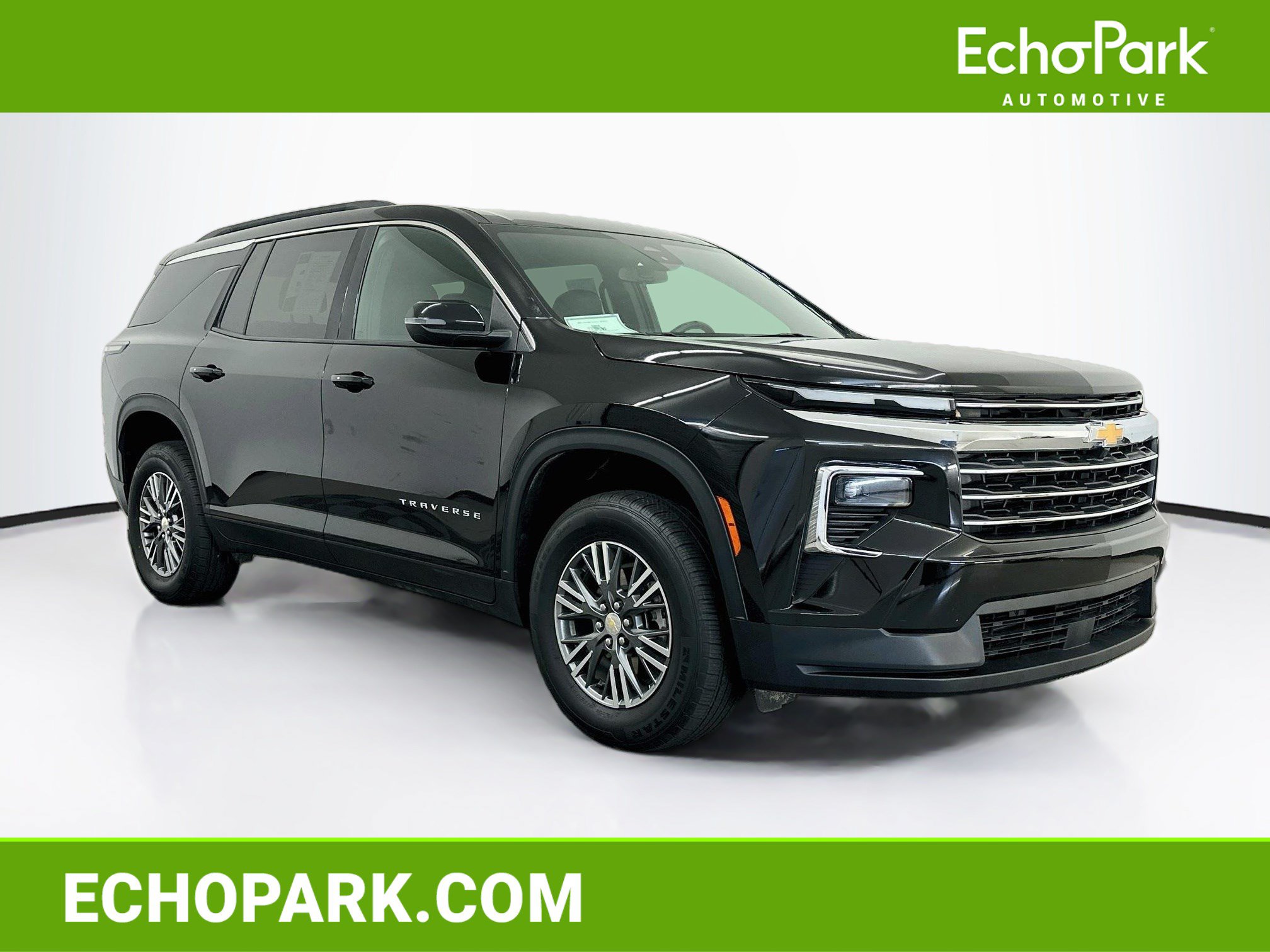 Used 2025 Chevrolet Traverse LT AWD/4WD image 1