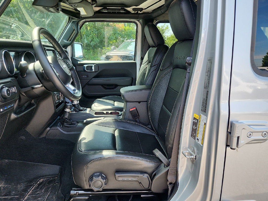 Used 2022 Jeep Wrangler Unlimited Sahara w/ Safety Group AWD/4WD image 13