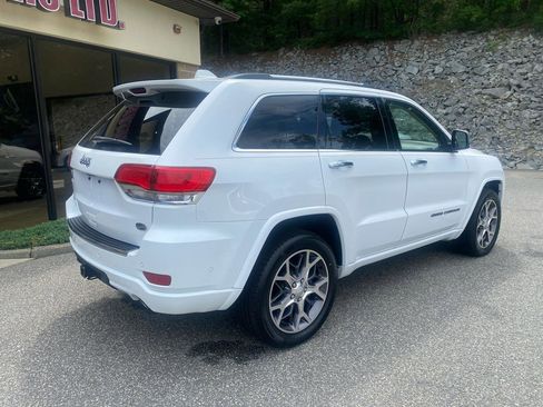 Used 2019 Jeep Grand Cherokee Overland AWD/4WD image 2
