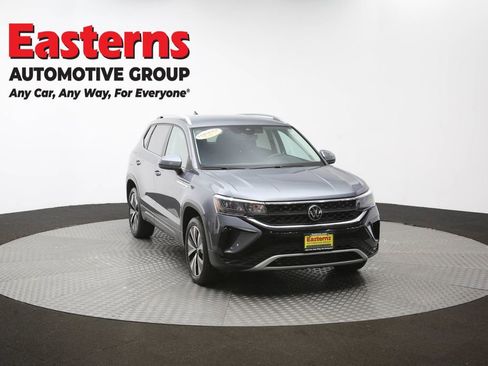 Used 2022 Volkswagen Taos SE FWD image 48