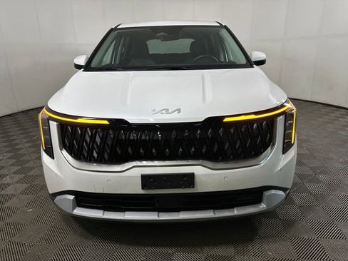 Used 2025 Kia Carnival image 8