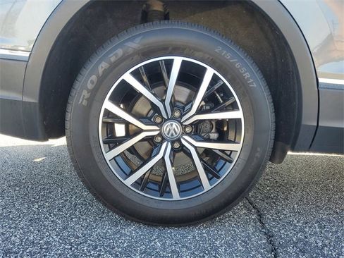 Used 2021 Volkswagen Tiguan SE image 7