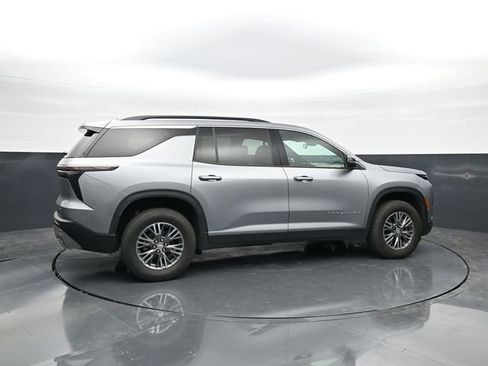 Used 2024 Chevrolet Traverse LT FWD image 8