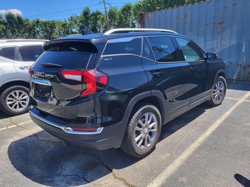 Used 2024 GMC Terrain SLT AWD/4WD image 4