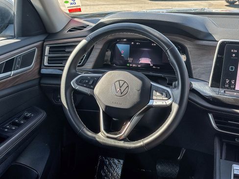 Used 2025 Volkswagen Atlas SE FWD image 17
