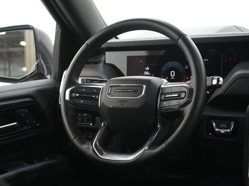Used 2025 GMC Yukon XL Denali AWD/4WD image 16
