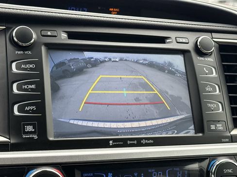 Used 2019 Toyota Highlander Limited image 29
