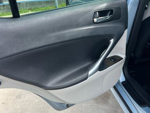 Used 2011 Lexus IS 250 w/ Premium Pkg Value Edition RWD image 9