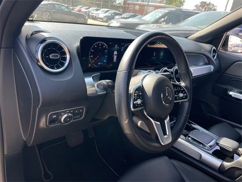 Used 2023 Mercedes-Benz GLB 250 4MATIC image 9