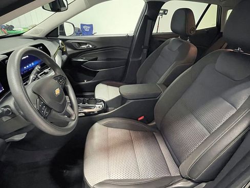 Used 2024 Chevrolet Trax LT image 3