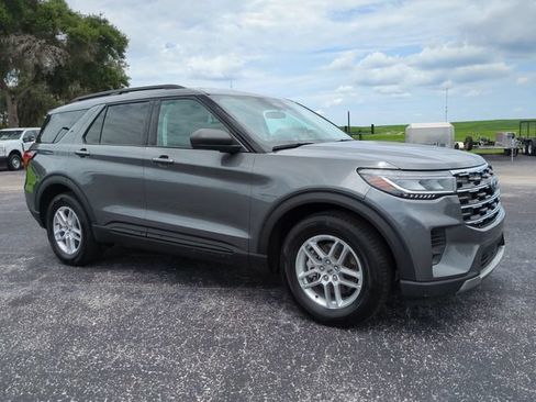Certified 2026 Ford Explorer Active RWD image 2