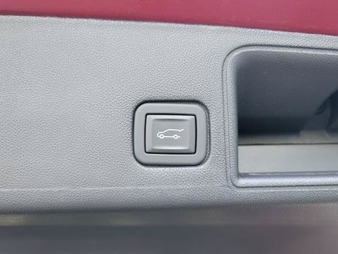 Used 2024 GMC Terrain SLT FWD image 31