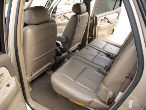 Used 2004 Toyota Sequoia SR5 AWD/4WD image 29